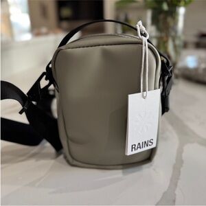 Rains Crossbody Reporter Box Bag in Color Beige (NWT)